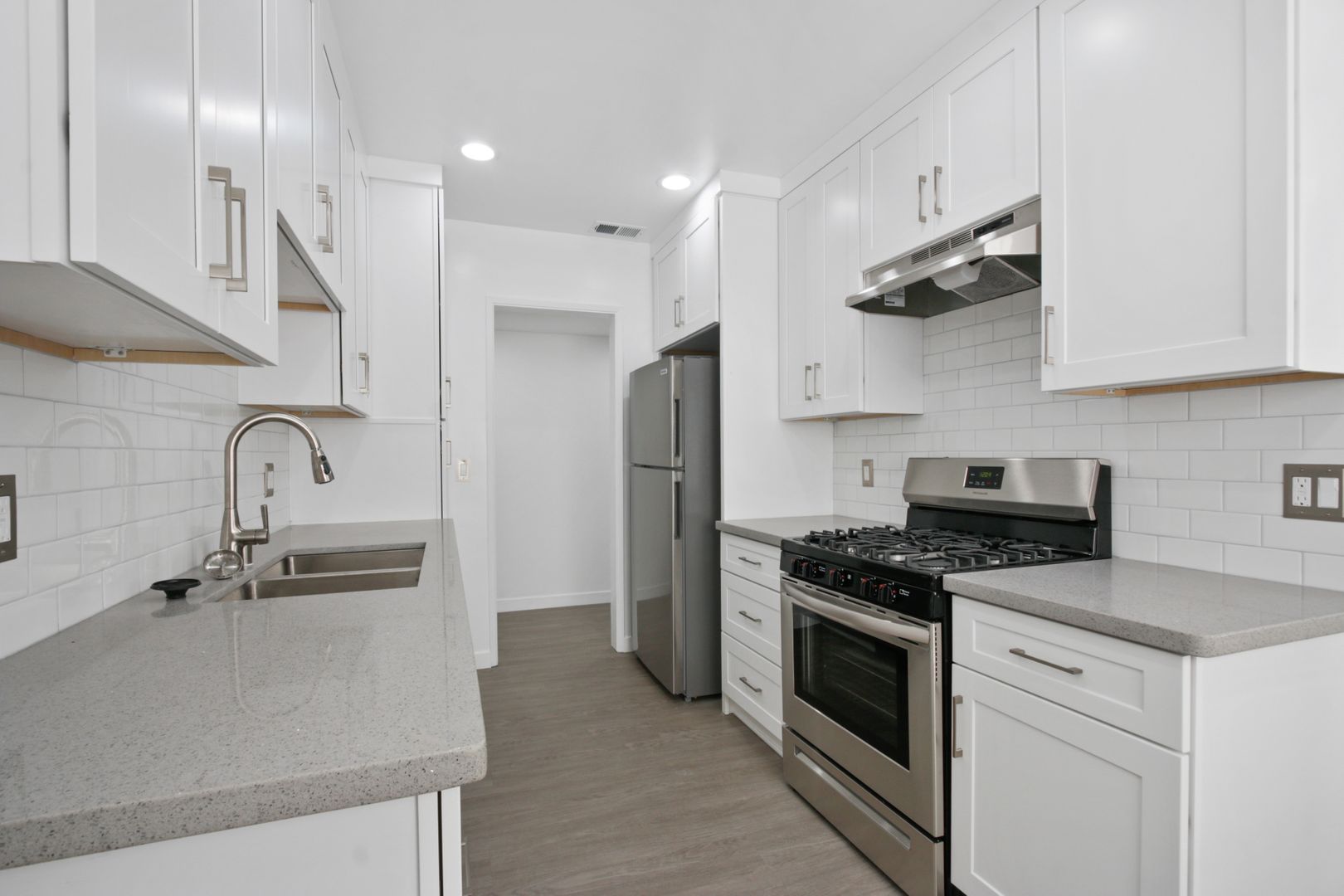 Santa Monica Apartment: 828 18th Street