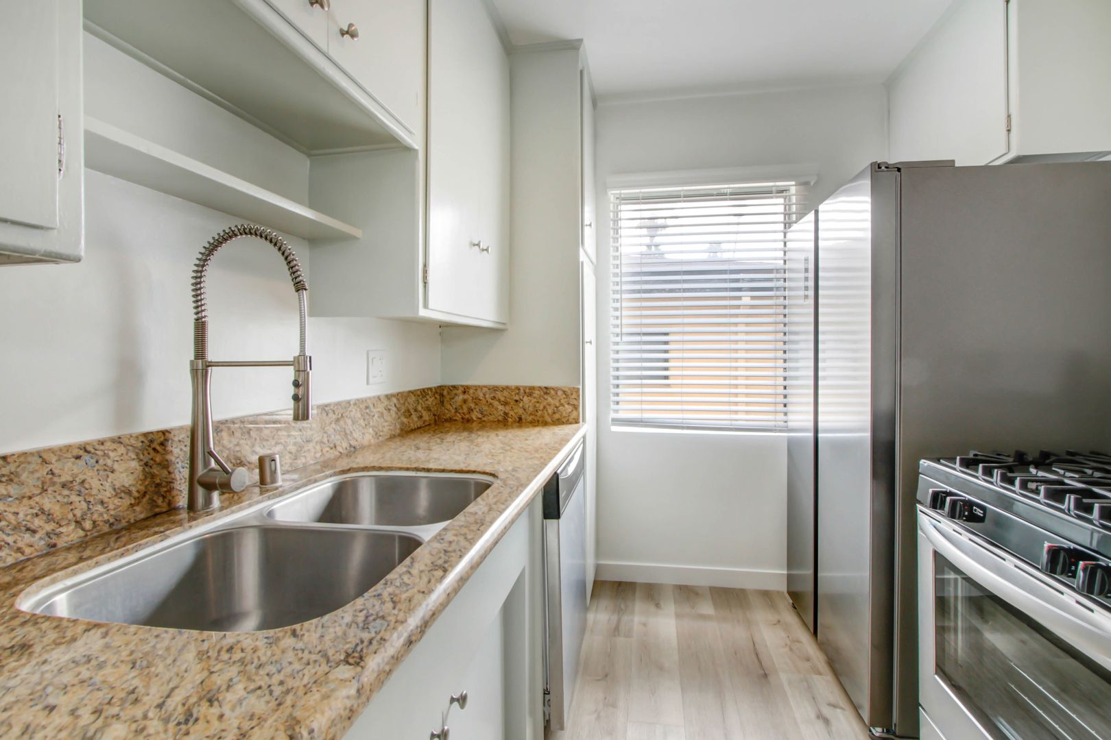 Santa Monica Apartment: 943 6th Street