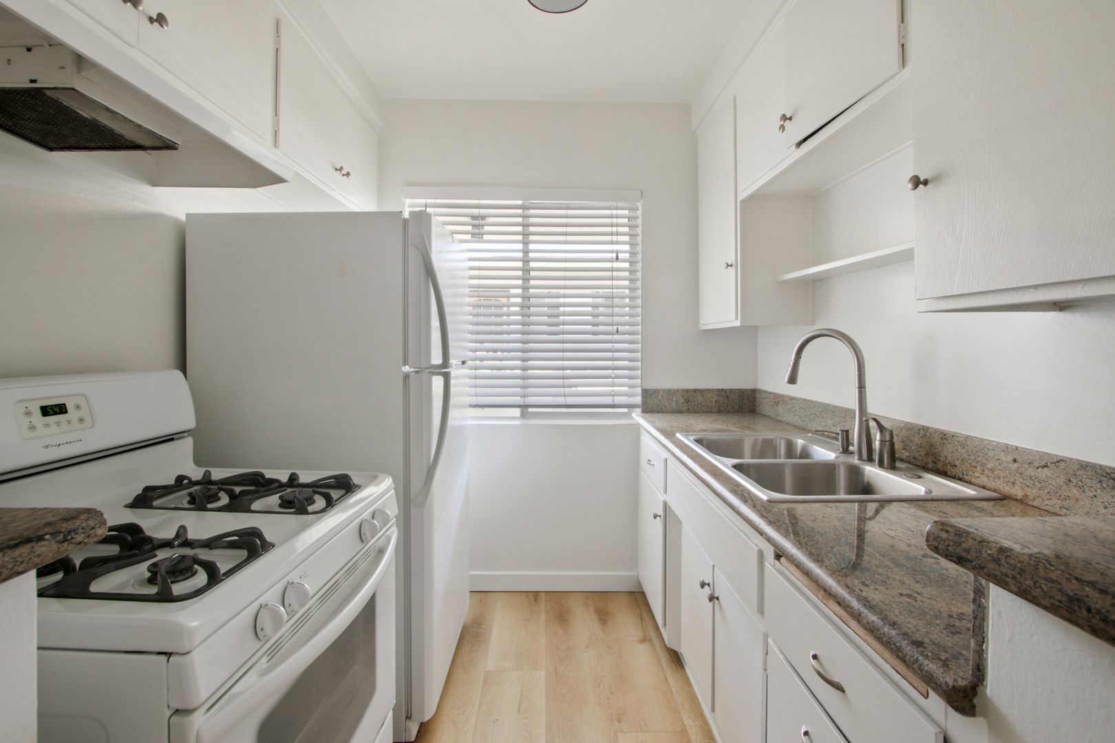 Los Angeles Apartment: 11615 Darlington Avenue