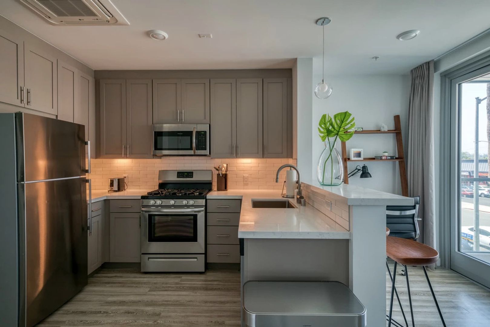 Santa Monica Apartment: 3008 Santa Monica Blvd.
