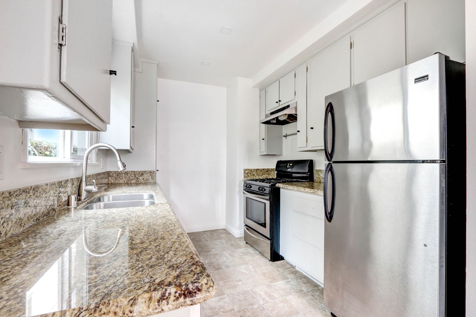 Santa Monica Apartment: 1011 19th Street