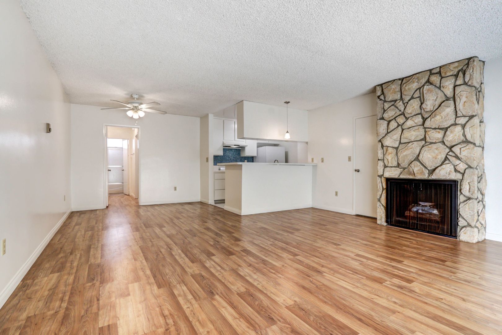 Santa Monica Apartment: 230 Pacific Street