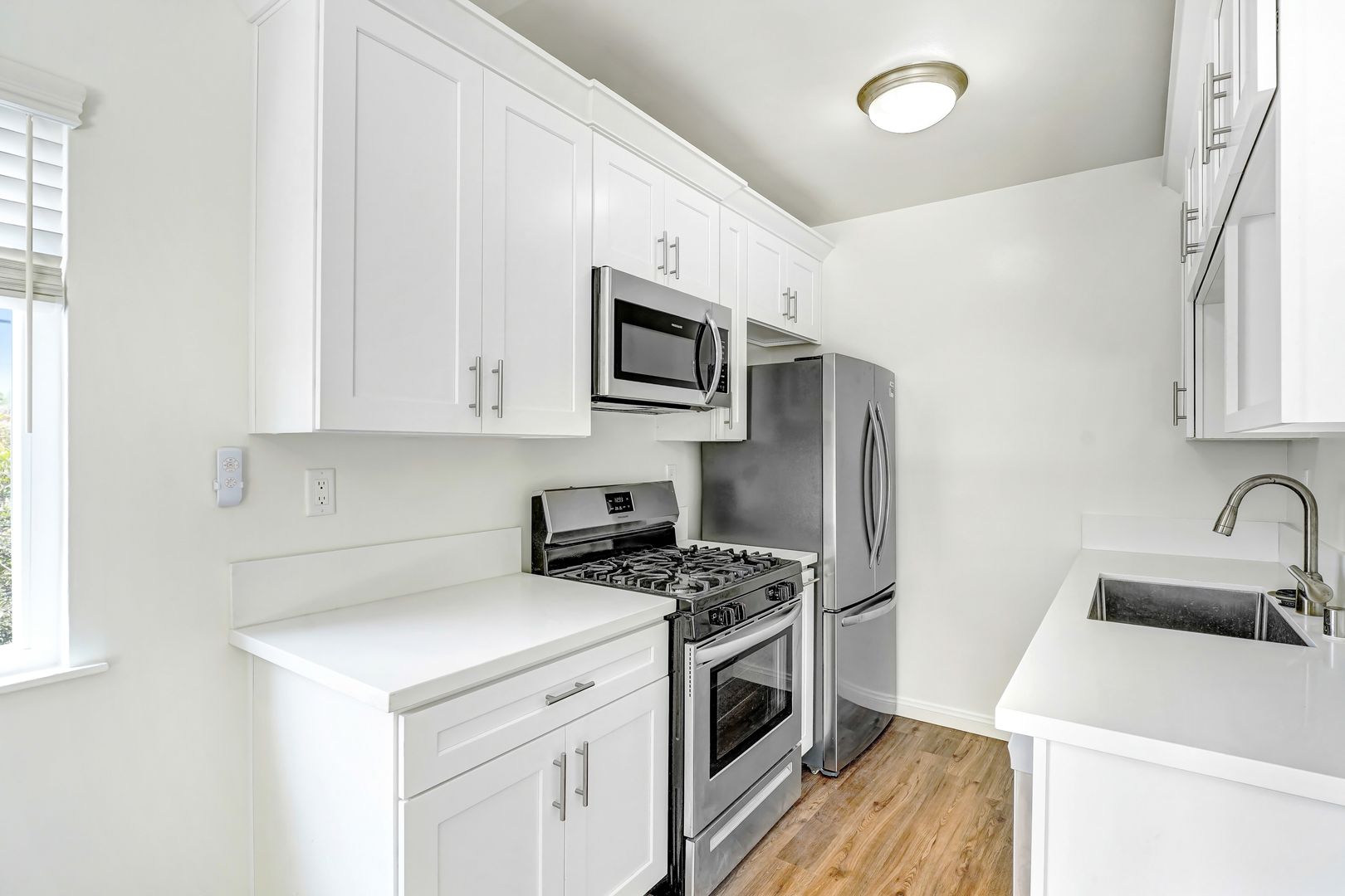 Santa Monica Apartment: 1432 16th Street