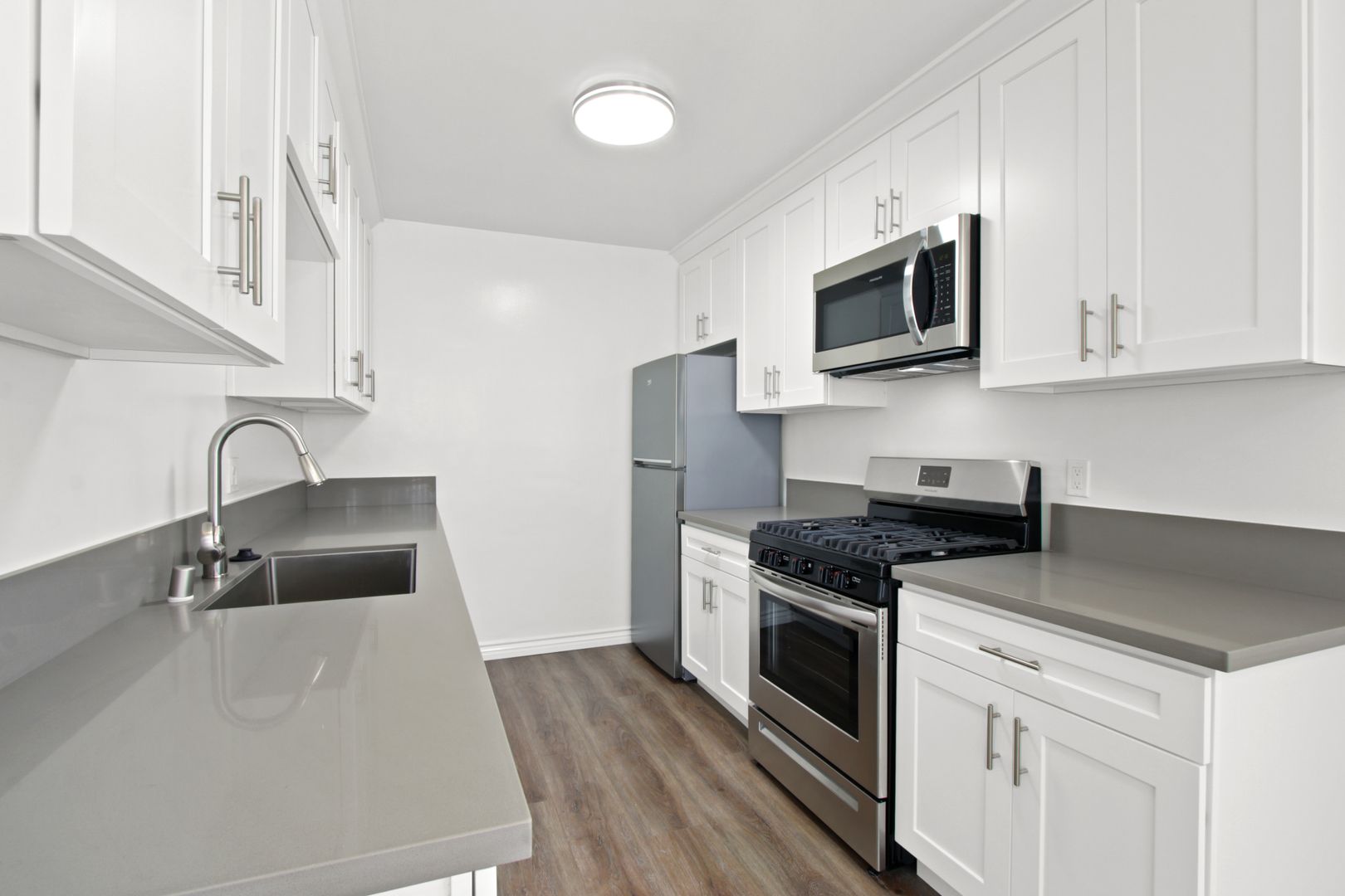 Santa Monica Apartment: 918 11th Street