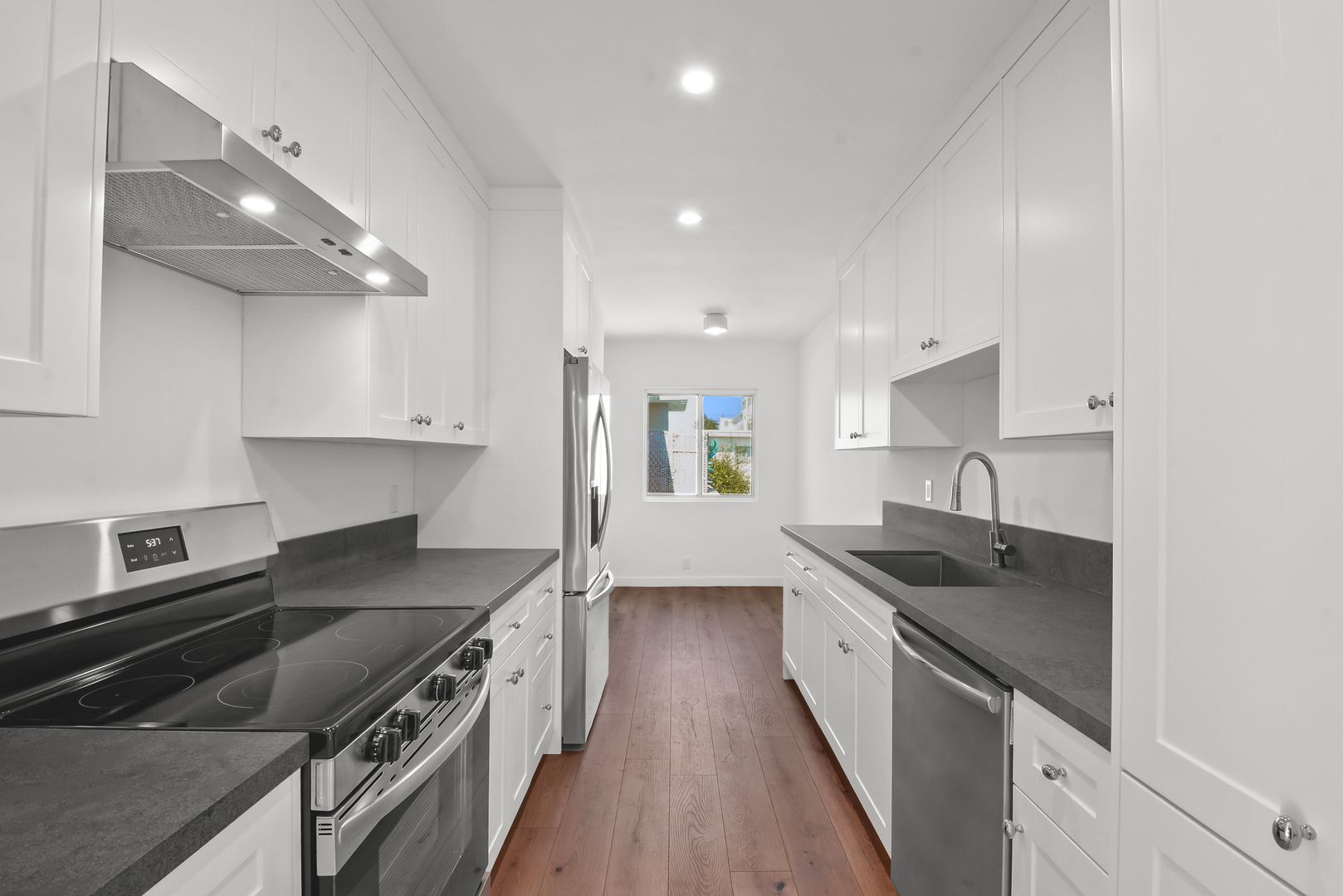 Santa Monica Apartment: 845 20th Street