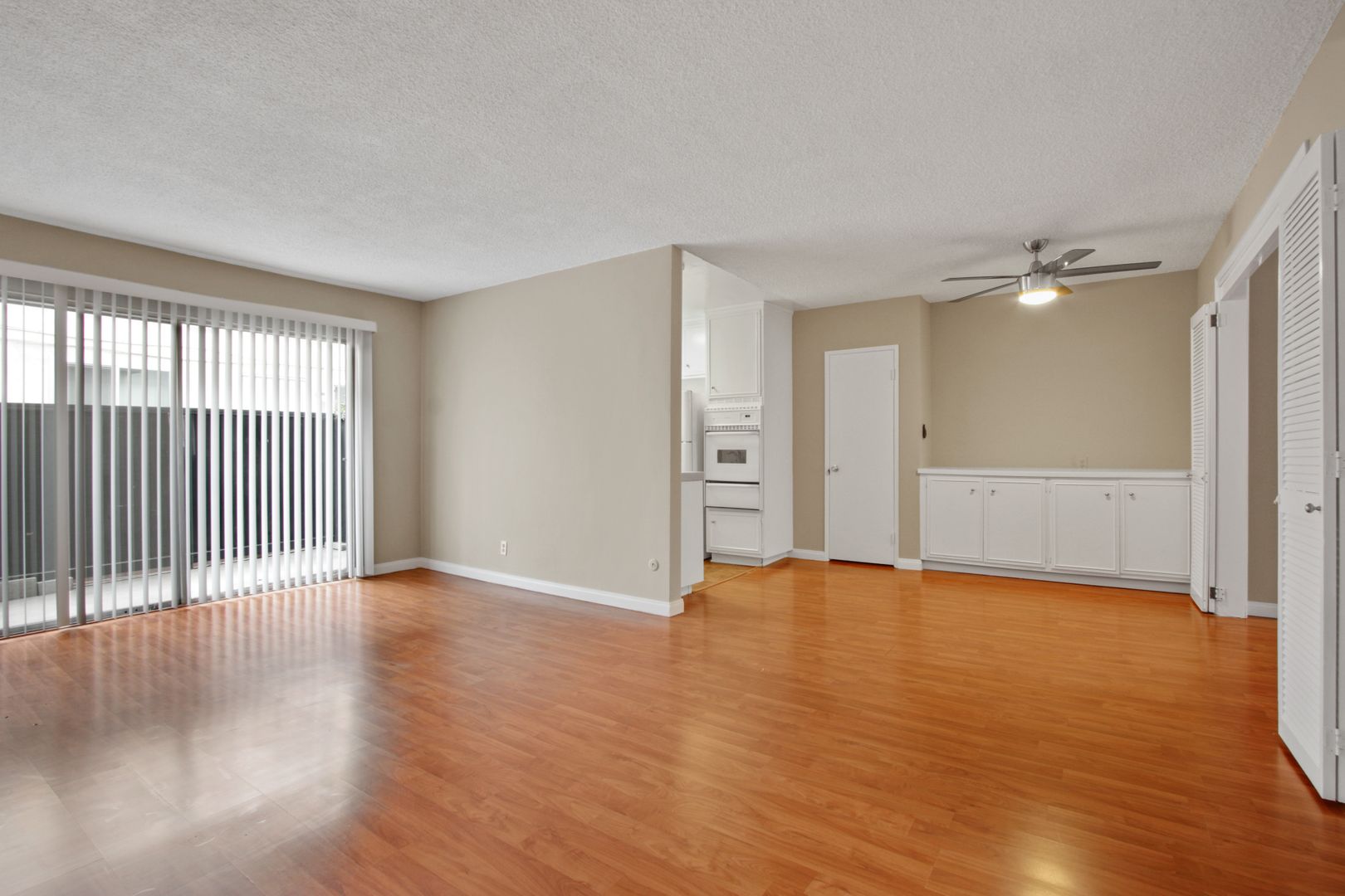 Los Angeles Apartment: 3735 Mentone Avenue