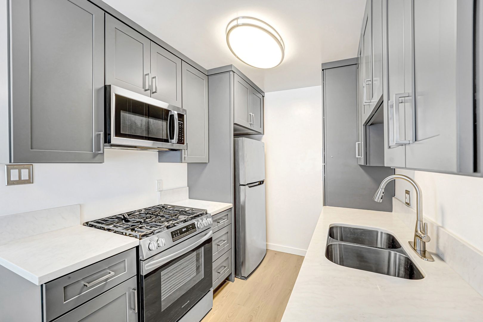 Santa Monica Apartment: 844 5th Street