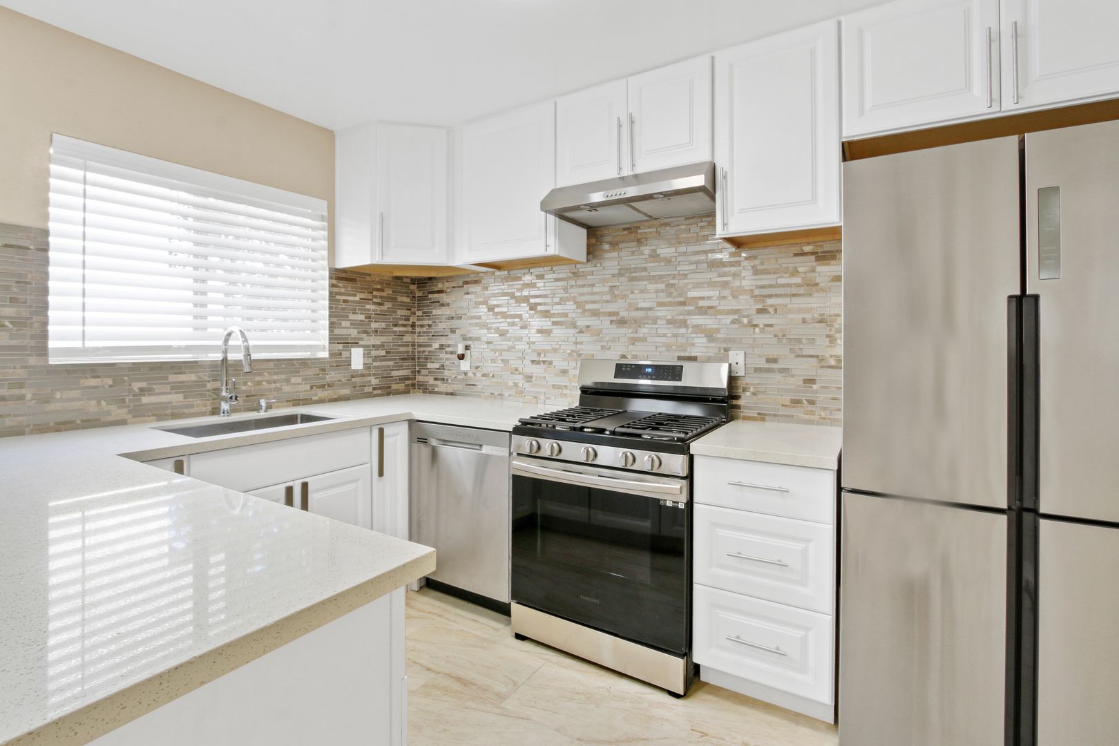 Los Angeles Apartment: 1234 Wellesley Avenue