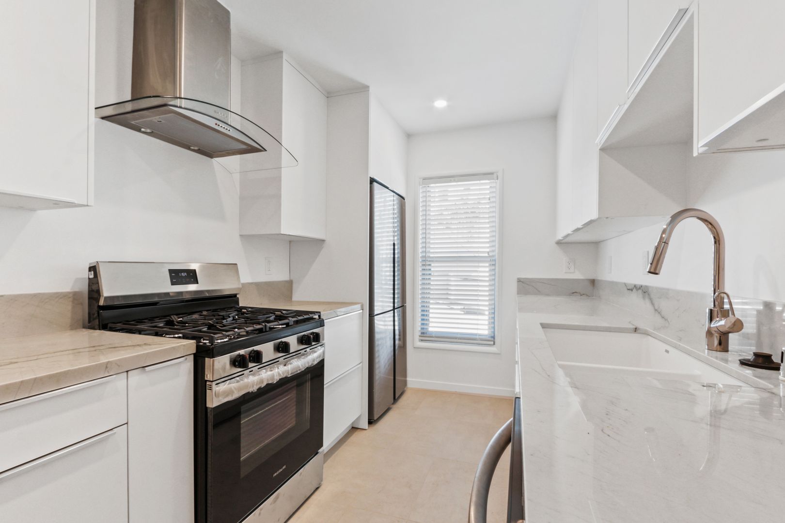 Santa Monica Apartment: 300 California Avenue