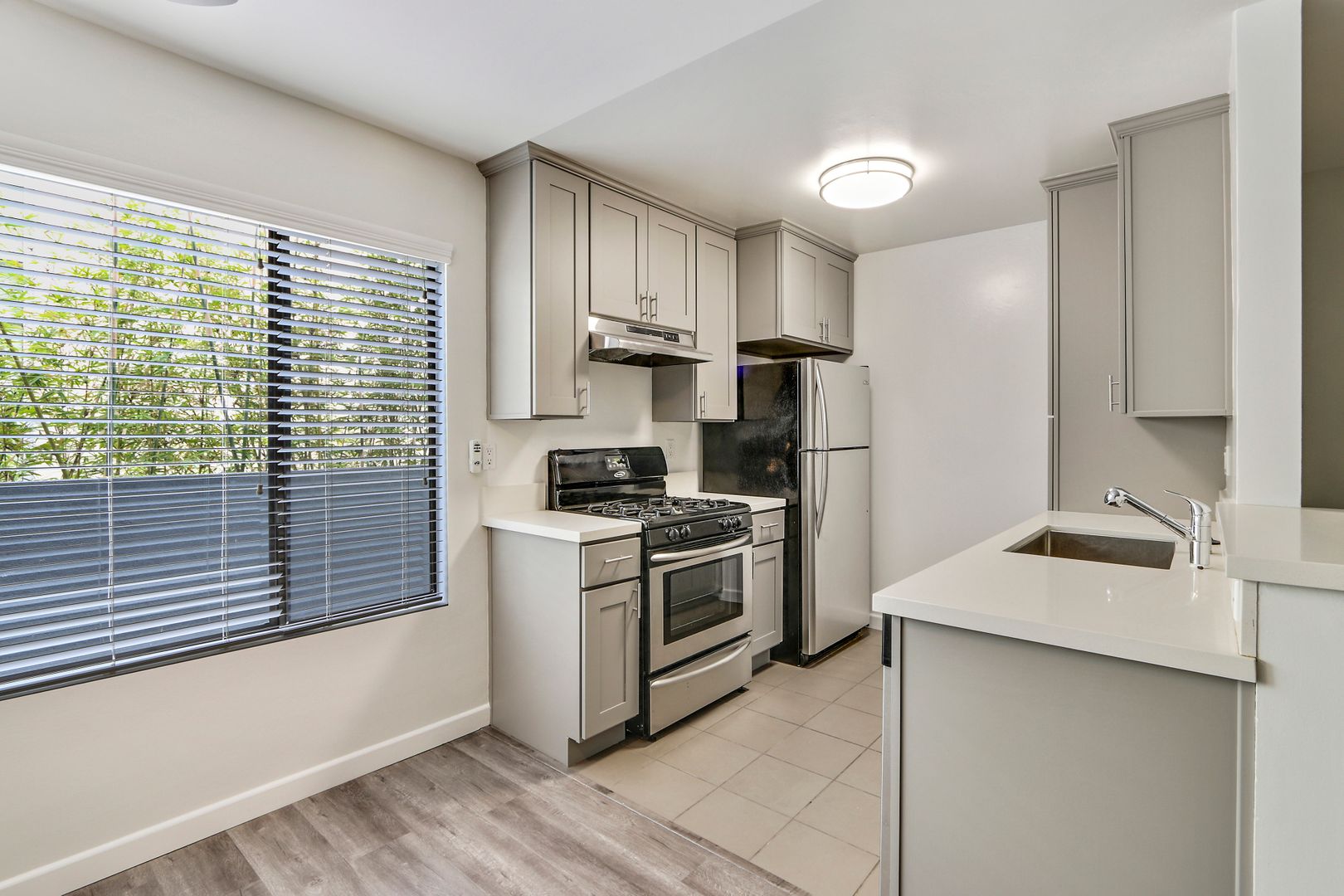 Santa Monica Apartment: 117 Pacific Street