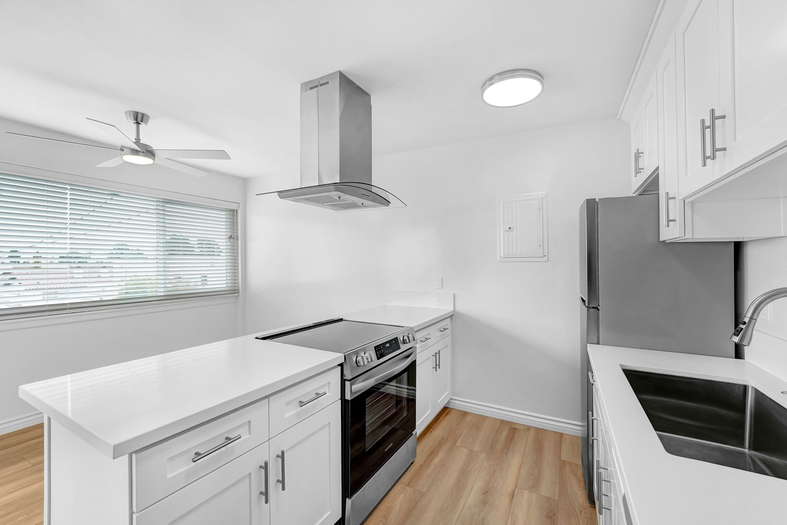 Santa Monica Apartment: 1002 12th Street