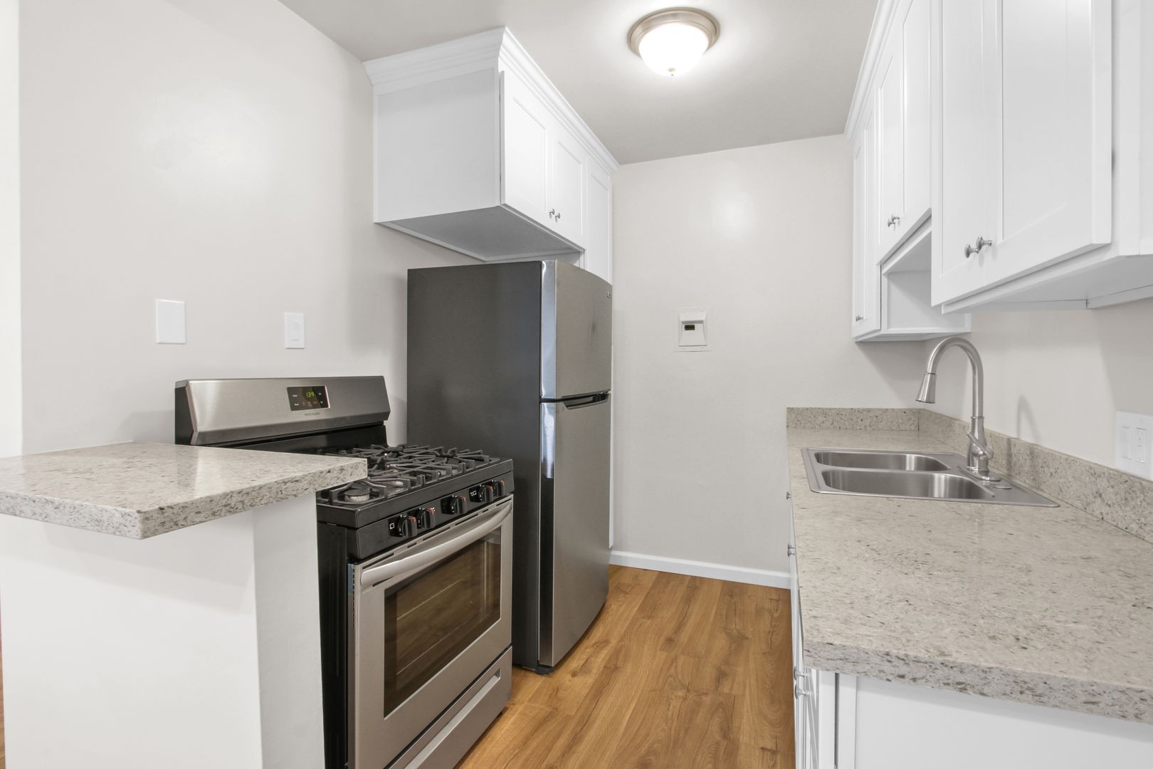 Santa Monica Apartment: 918 4th Street