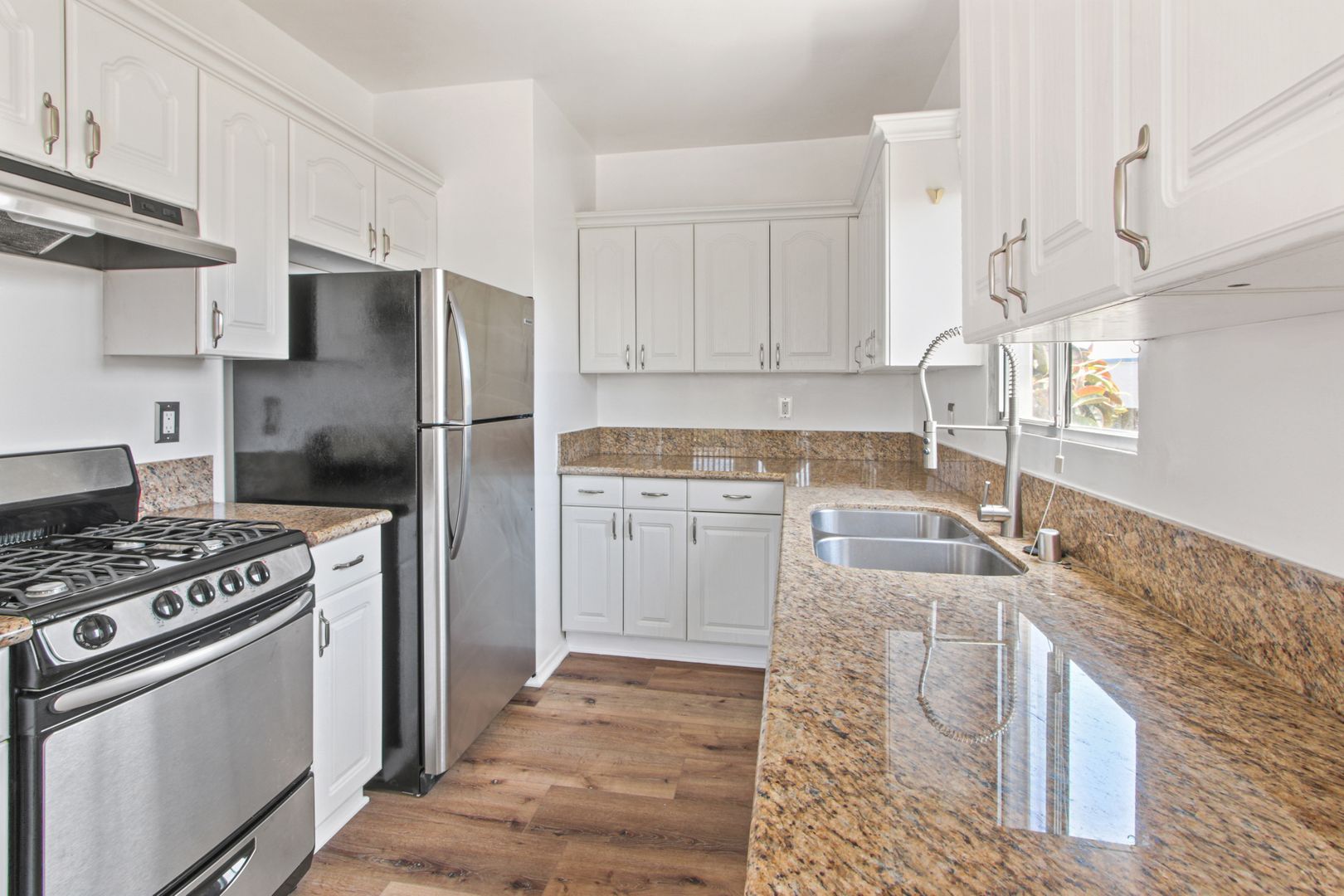 Santa Monica Apartment: 1241 9th Street