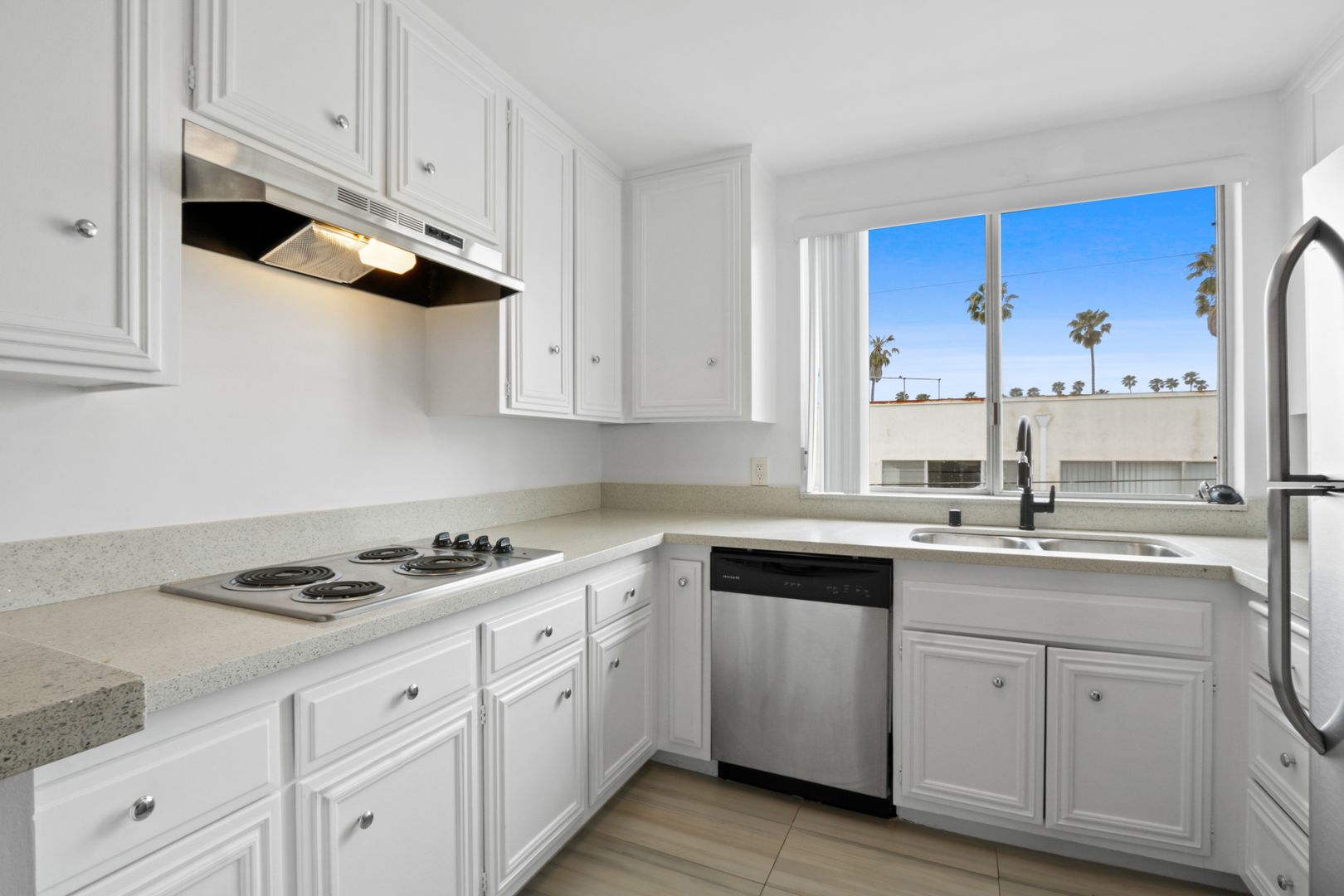 Santa Monica Apartment: 519 Idaho Avenue