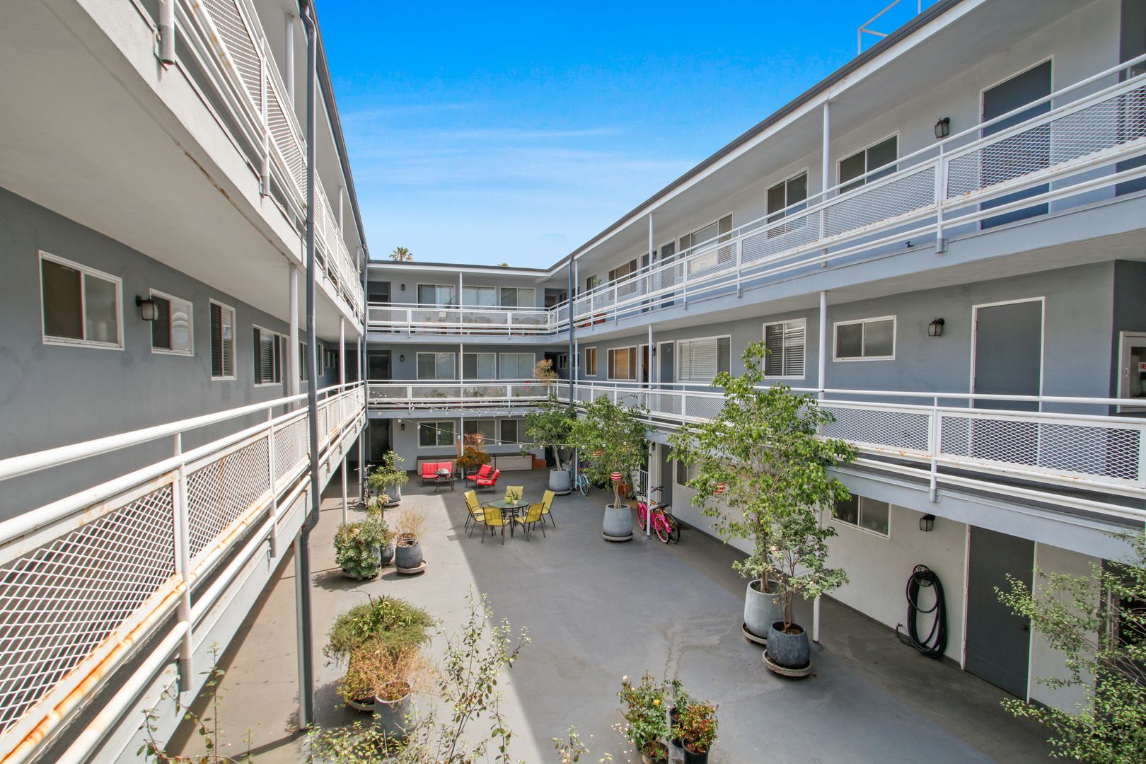 Santa Monica Apartment: 303 California Avenue