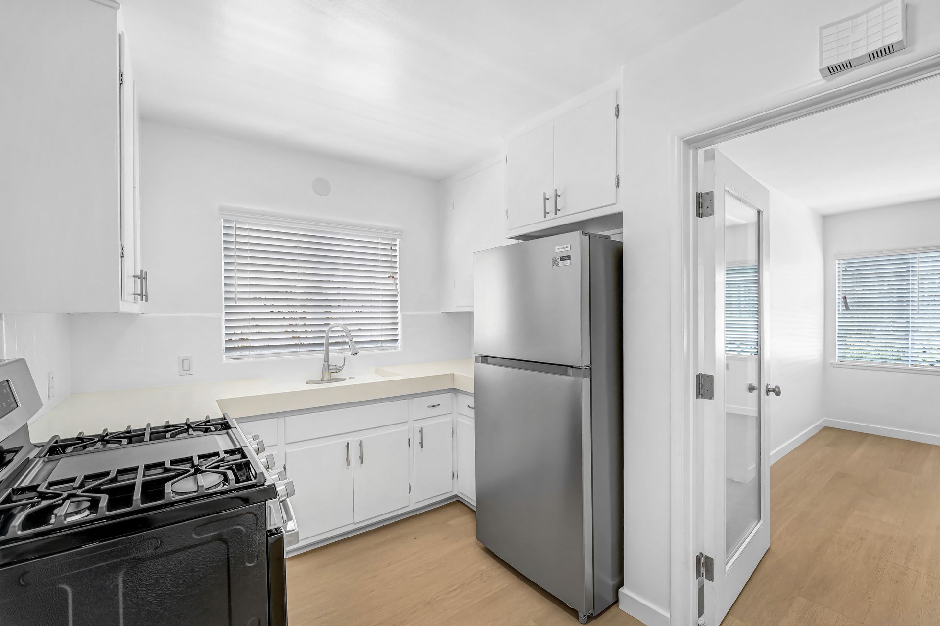 Santa Monica Apartment: 844 2nd Street #B
