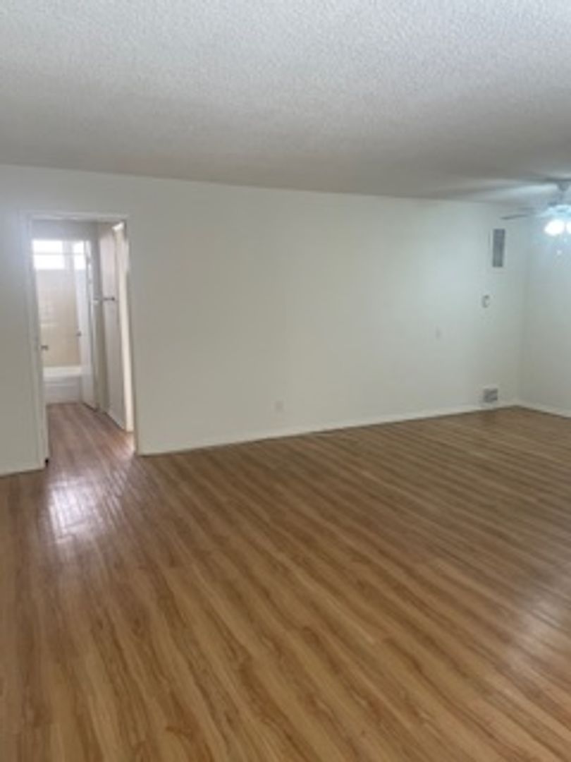 Santa Monica Apartment: 518 Raymond Avenue
