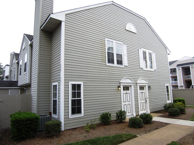 Virginia Beach Condo: 131 Castilian Drive