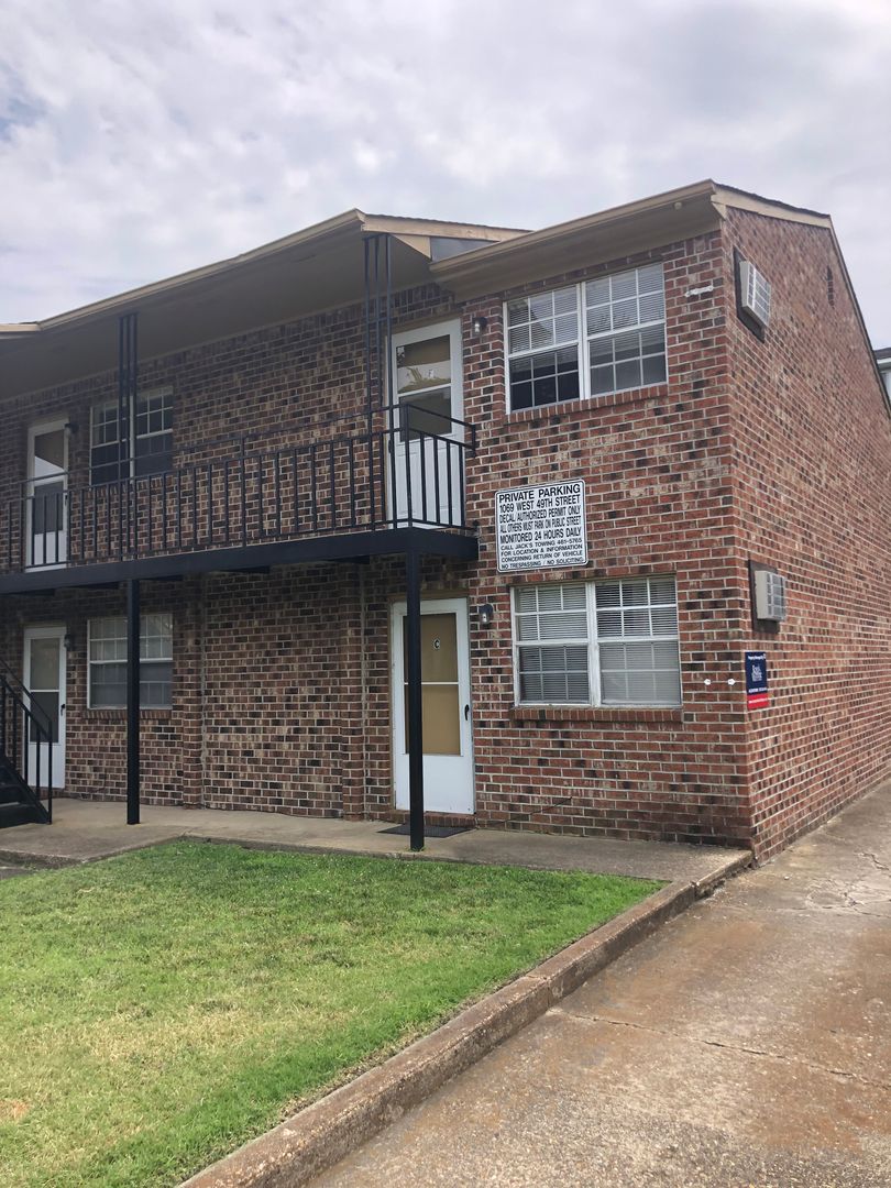 Norfolk Apartment: 1069 W. 49th Street