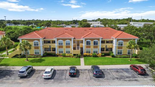Beautiful Furnished 1-Bedroom, 2-Bathroom Condo Available NOW for Annual Lease – photo 1