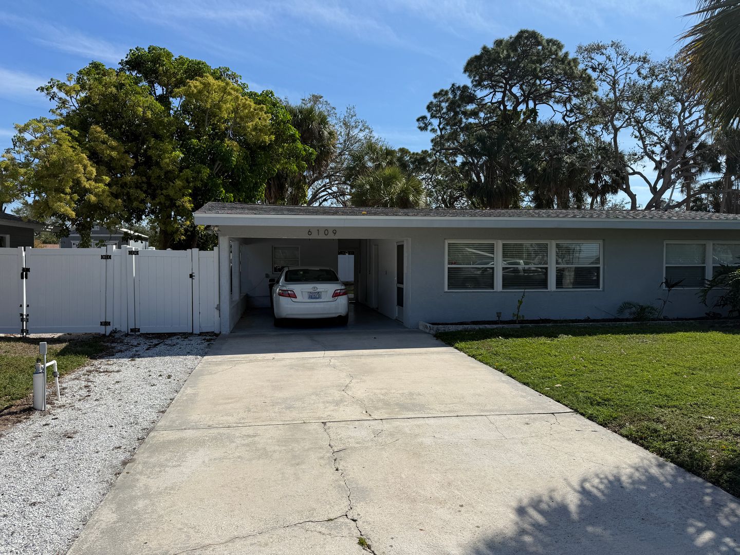 Sarasota House: 6109 Carlton Ave