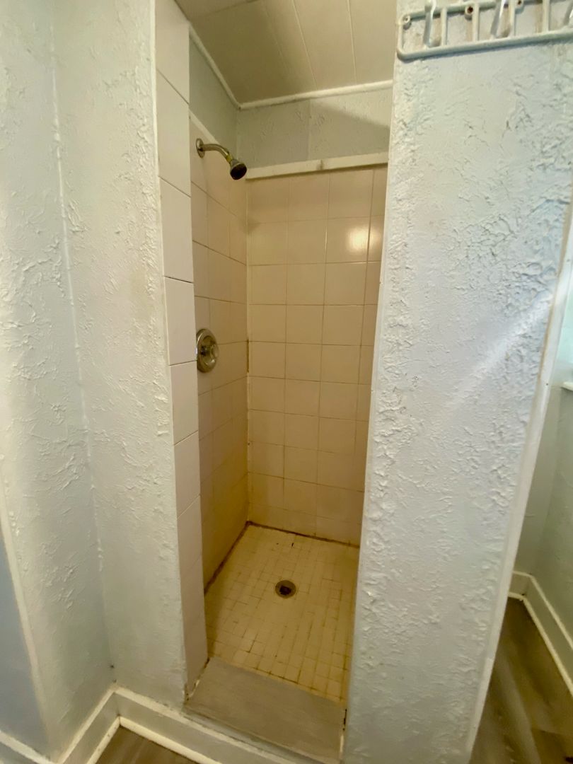 1225 17th St W , Bradenton, FL 34205