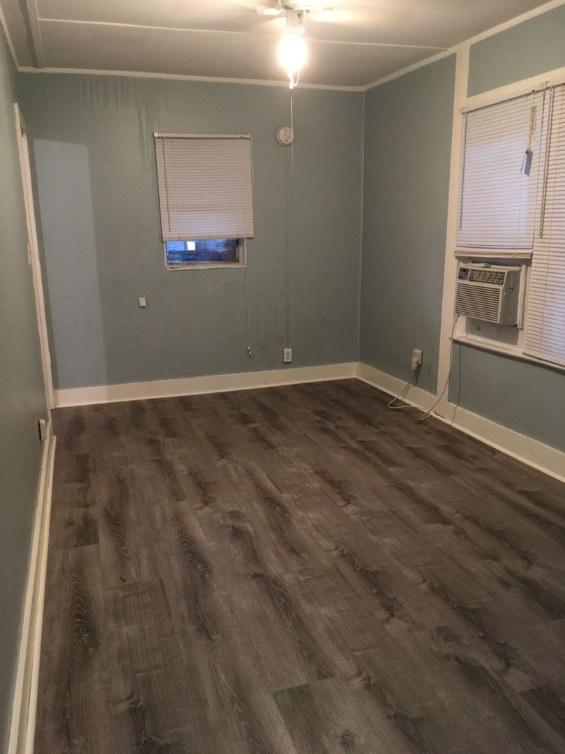 1225 17th St W , Bradenton, FL 34205