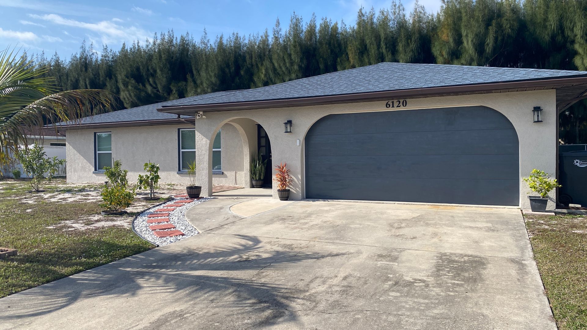 Bradenton House: 6120 Barnard Rd