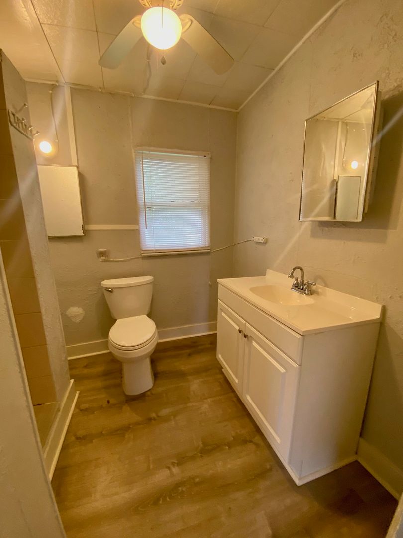 1225 17th St W , Bradenton, FL 34205