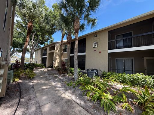 Vintage Grand 2 Bedroom / 2 Bath Unfurnished – photo 1