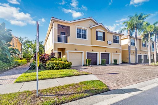 Exquisite & Breathtaking 2 Bedroom 2 Bath Condo Fully Furnished – photo 1