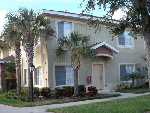 BEAUTIFUL TOWNHOME IN GATED COMMUNITY – photo 1
