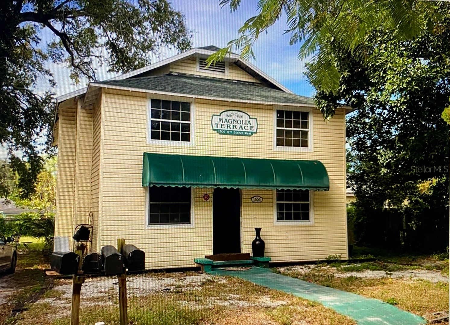 Bradenton Apartment: 1306 17th st W