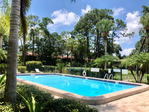 Two Bed/Two Bath Conveniently Located in Park View Condominiums, Close to Downtown Sarasota – photo 1