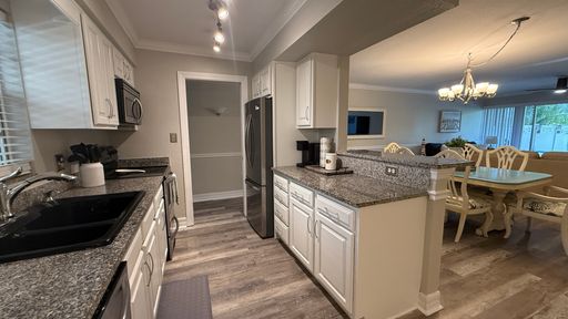 Charming 2/2 Seasonal Rental in Sarasota – Minutes from the Beach! Private Courtyard Included!! – photo 1