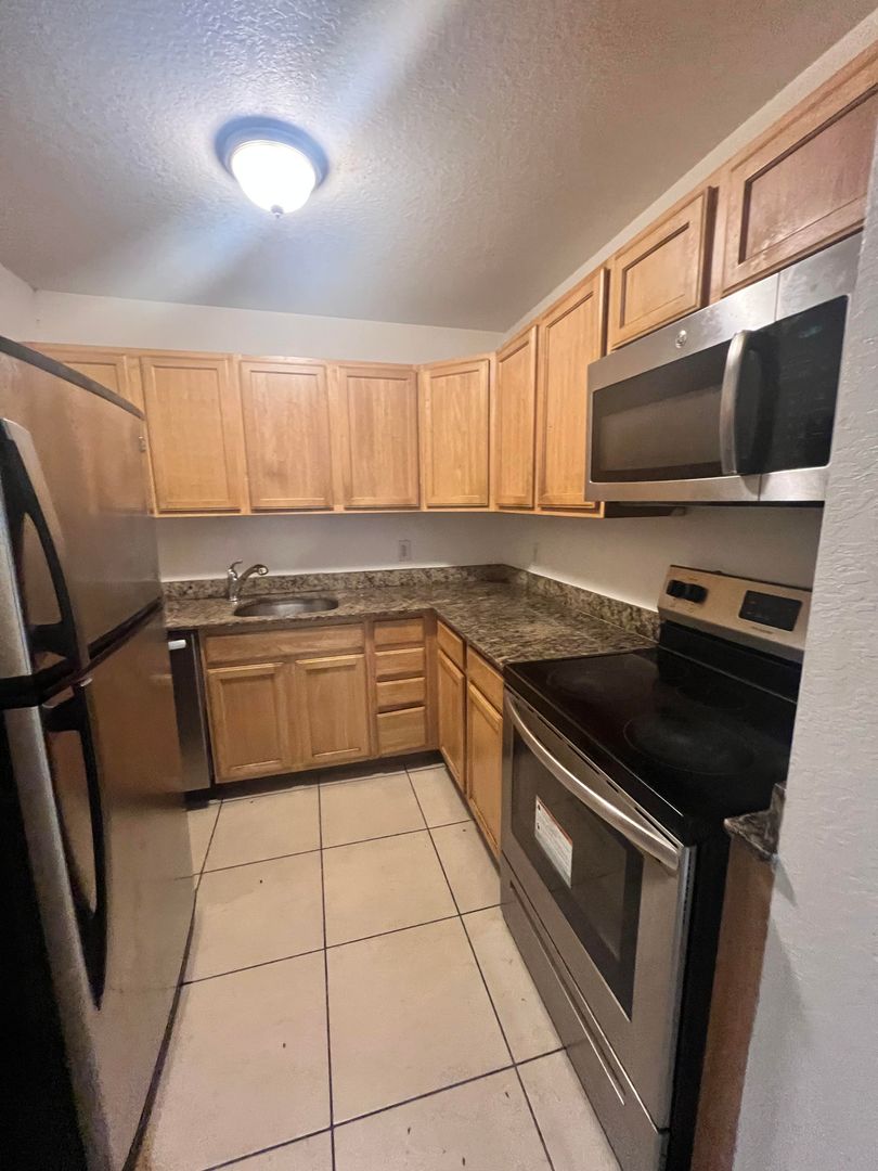 Deerfield Beach Apartment: 5370 NE 5th Terrace