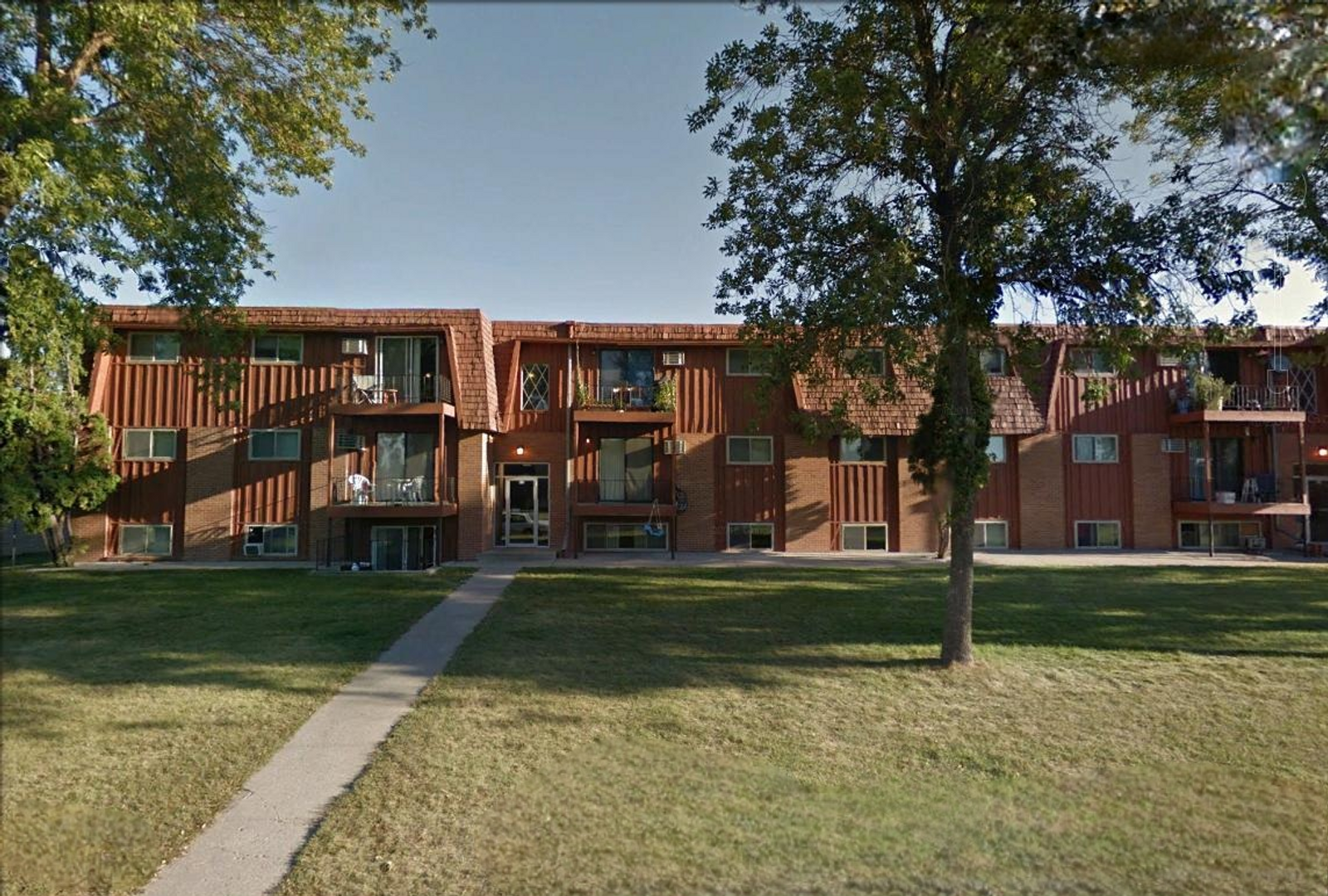 Moorhead Apartment: 520-522 32nd  Ave S.