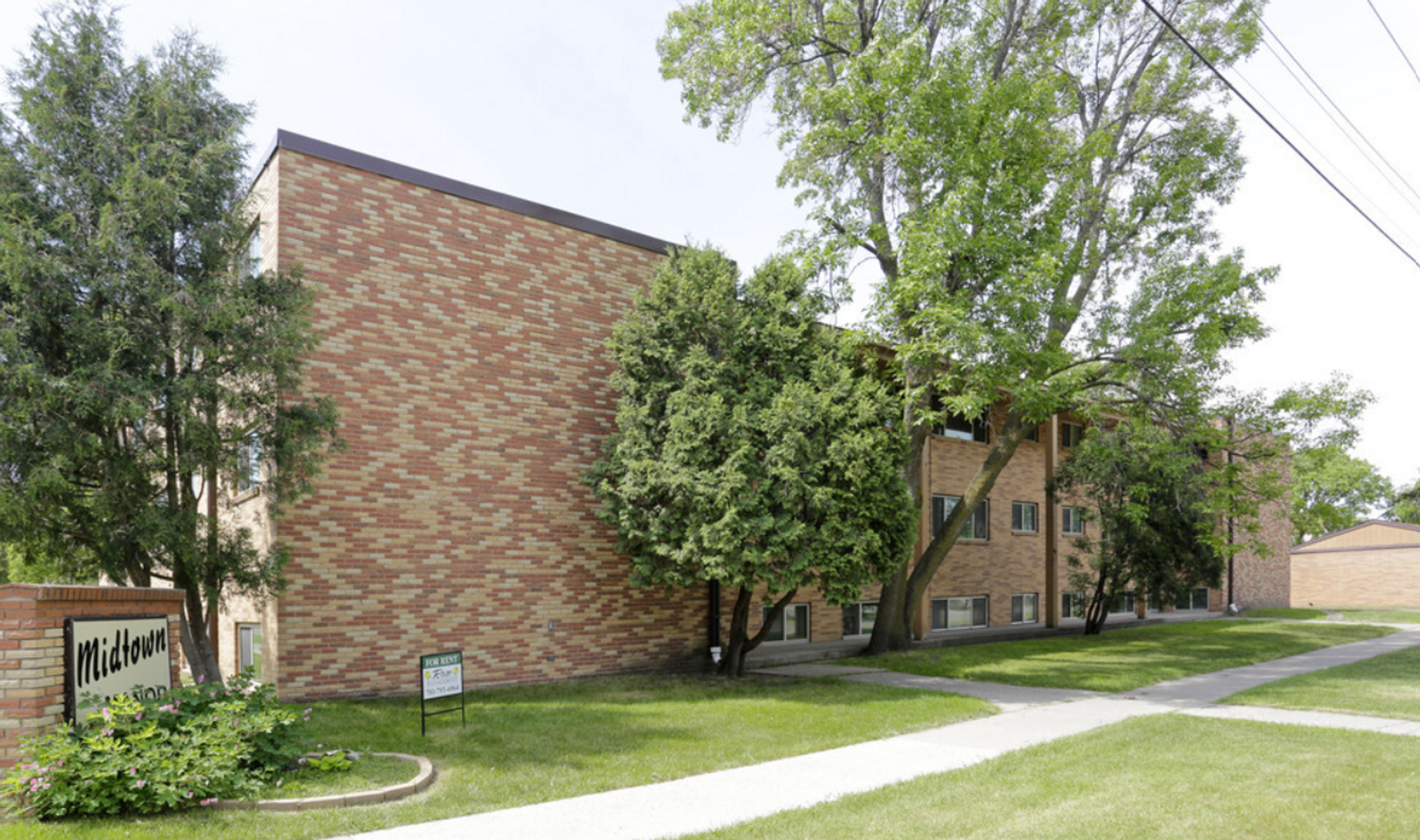 Moorhead Apartment: 1121 2nd Ave S.