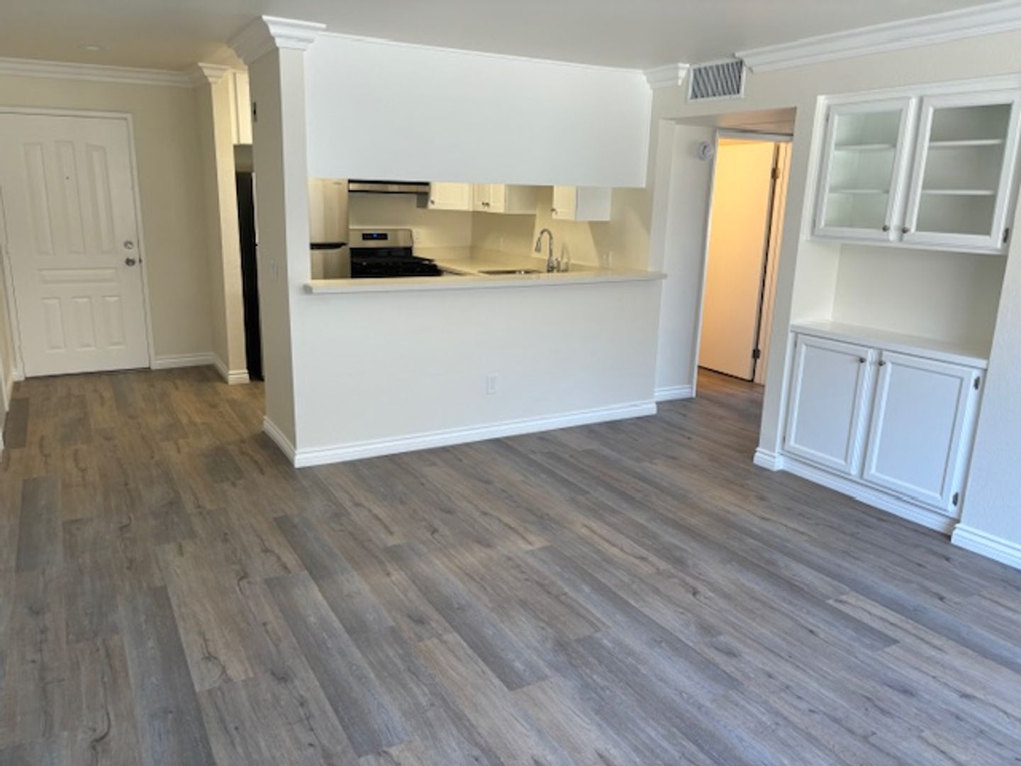 Los Angeles Apartment: 2449 S. Barrington Avenue