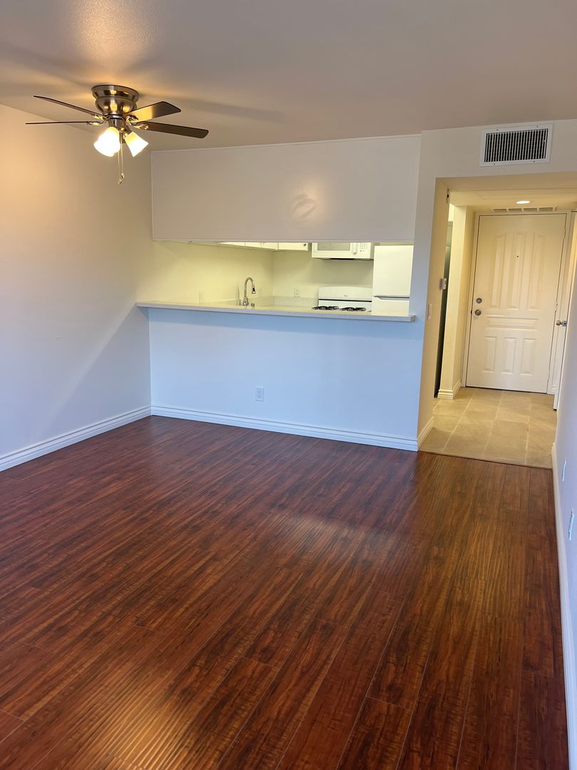 Los Angeles Apartment: 2449 S. Barrington Avenue