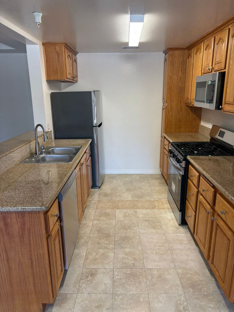 Los Angeles Apartment: 3401 Manning Avenue