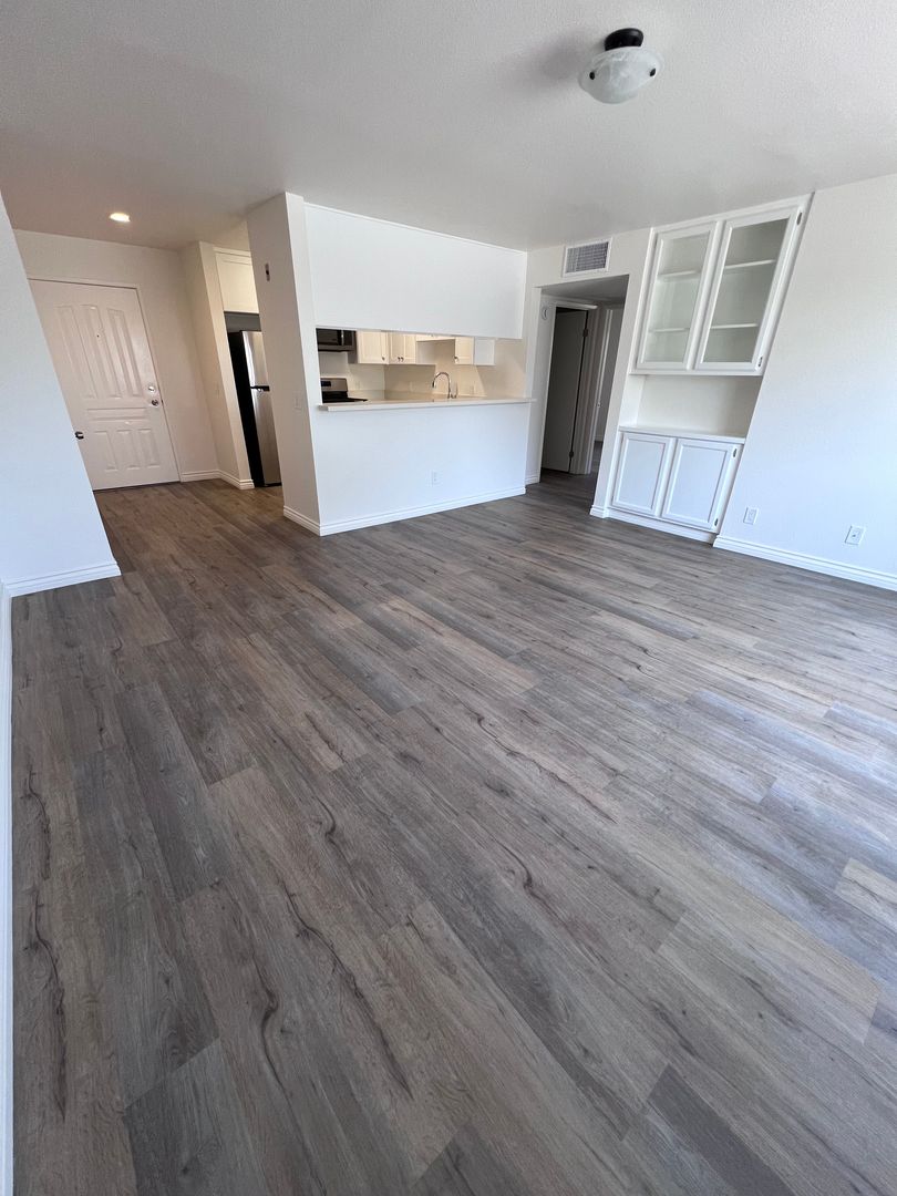 Los Angeles Apartment: 2449 S. Barrington Avenue