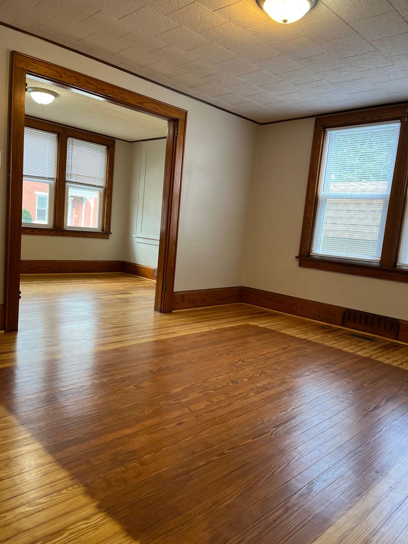 Sunbury Apartment: 151-157 Race St.