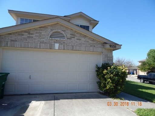 Nice 3 bedroom 2.5 bath -Corner Lot – photo 1