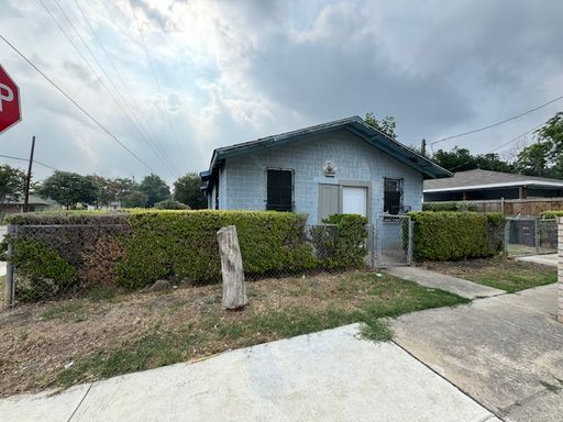 2 bedroom 1 bath – photo 1
