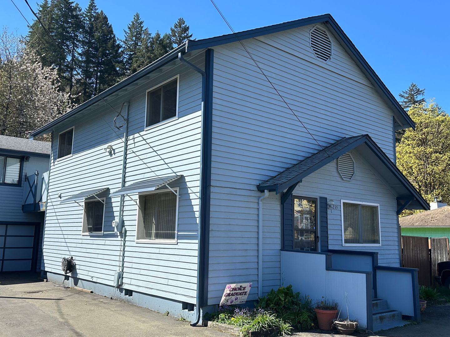 Shelton House: 215 S 11th St