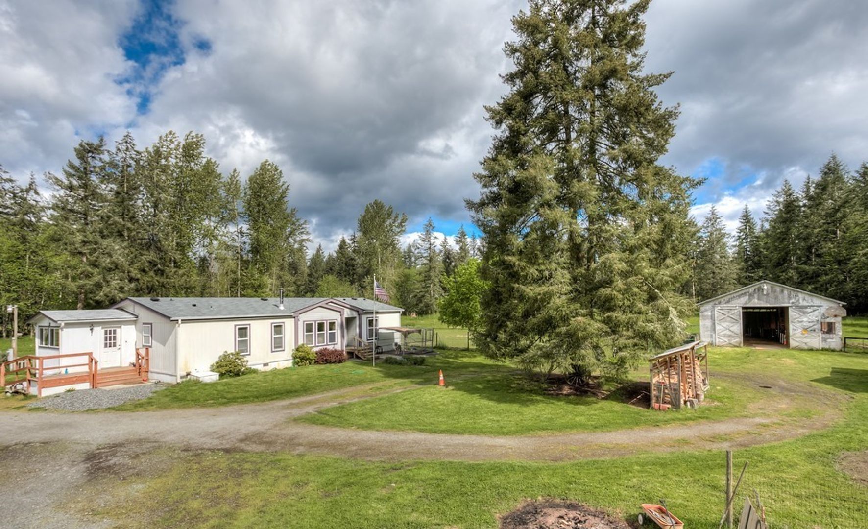 Roy House: 613 354th St E