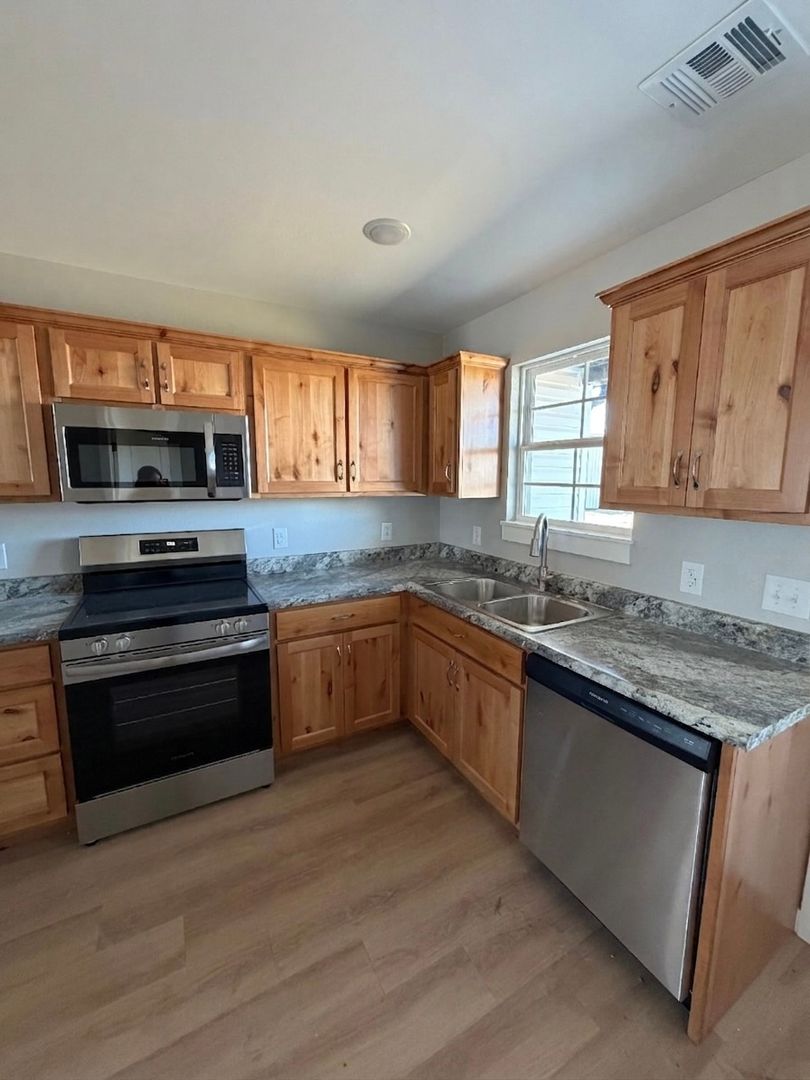 Carthage Apartment: 2901-2906 Sandstone Road