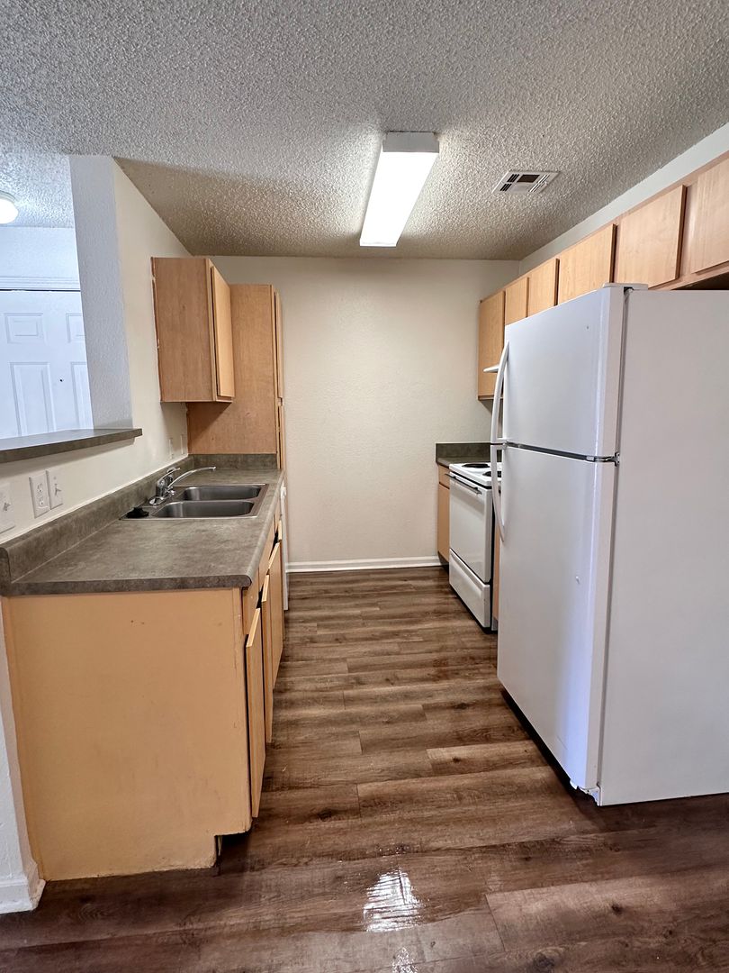 Joplin Apartment: 3502 Newman Rd