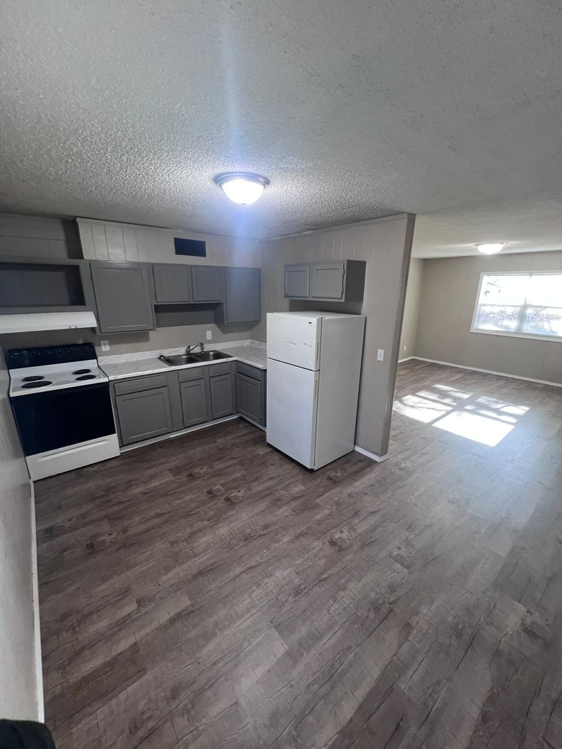 Pittsburg Apartment: 529 E Adams